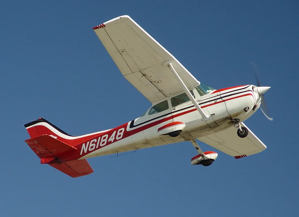 Cessna172-CatalinaTakeOff.JPG