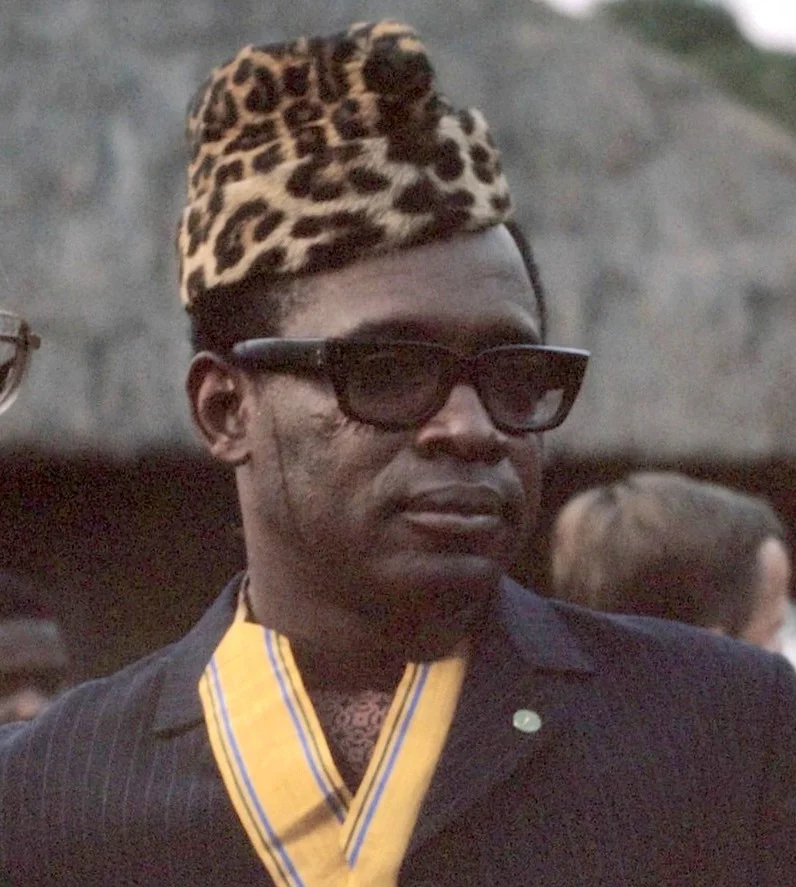 Prins Bernhard in Zaire met President Moboetoe ;
