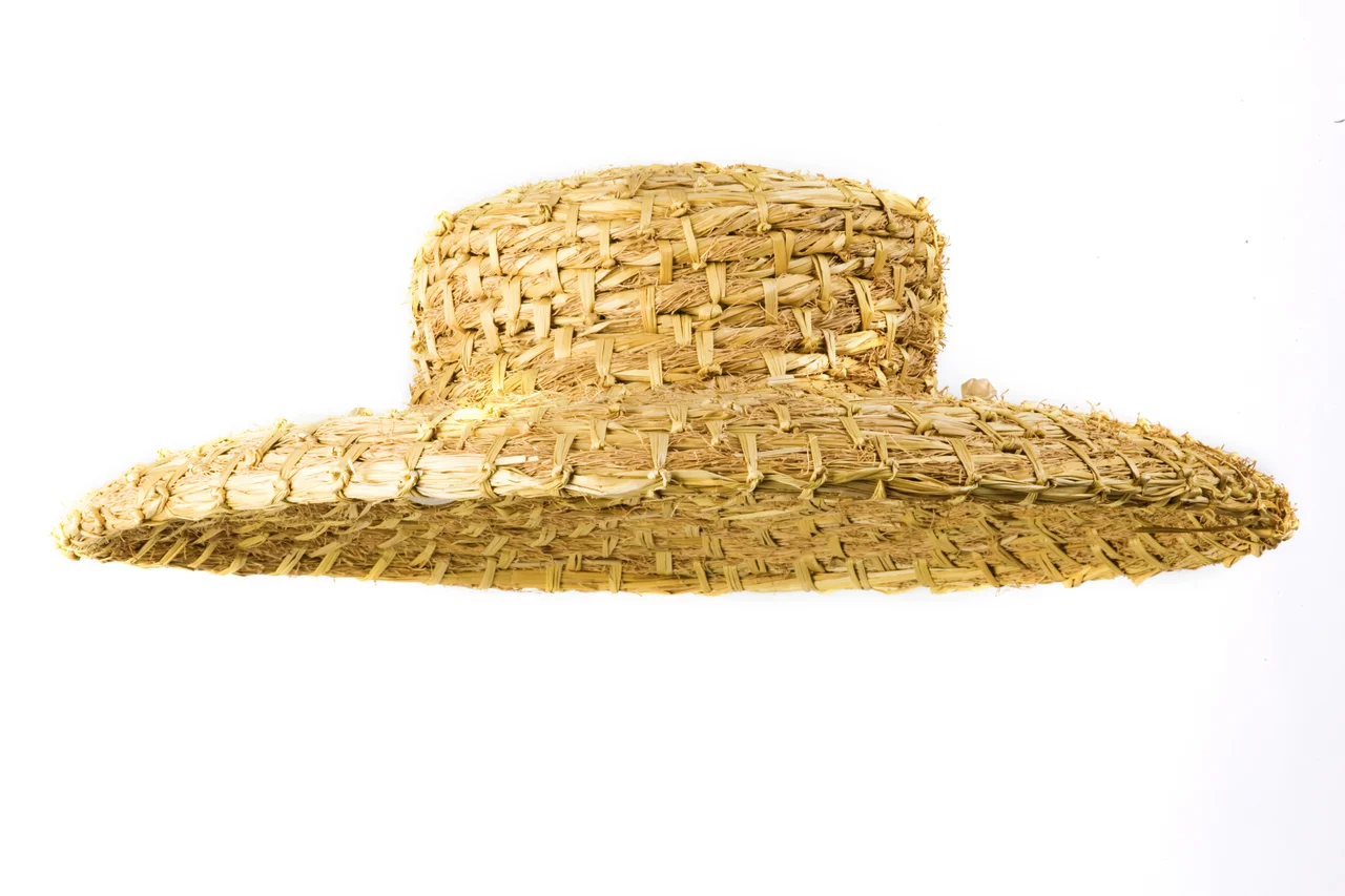 This hat was widely used during the years 1965 – 1972 for protection against bombs fragment and marble bombs