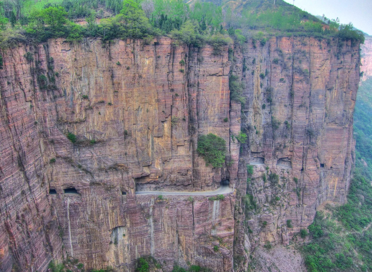 Guoliang tunnel road