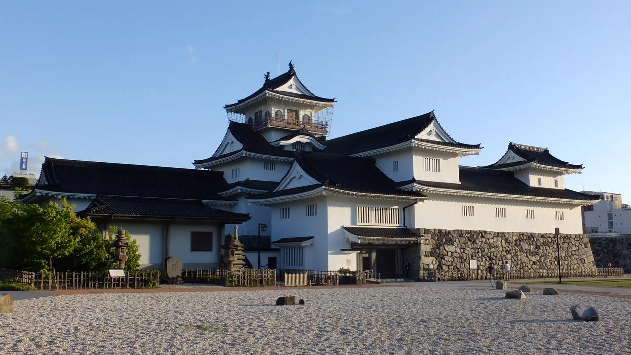 富山市郷土博物館（富山城復元模擬天守）